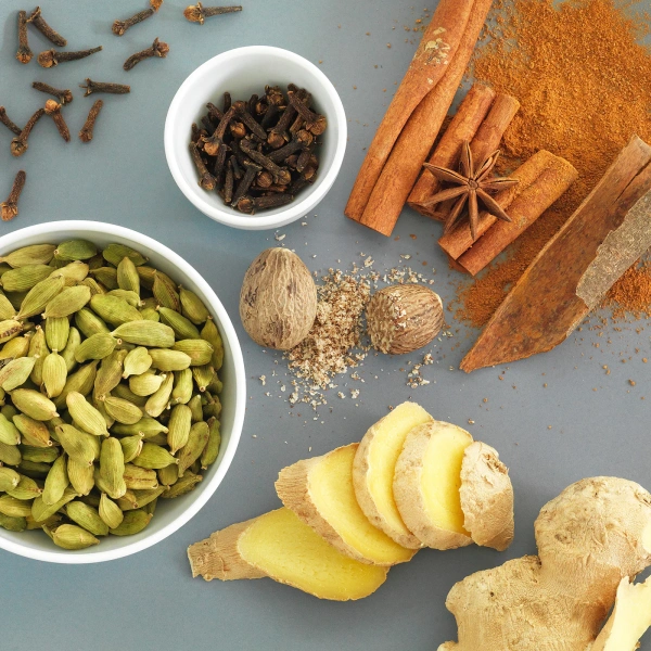 20495081 Ароматич. свеча в стакане, 5 зимн .пряностей красн, 7.5 см, 2 шт