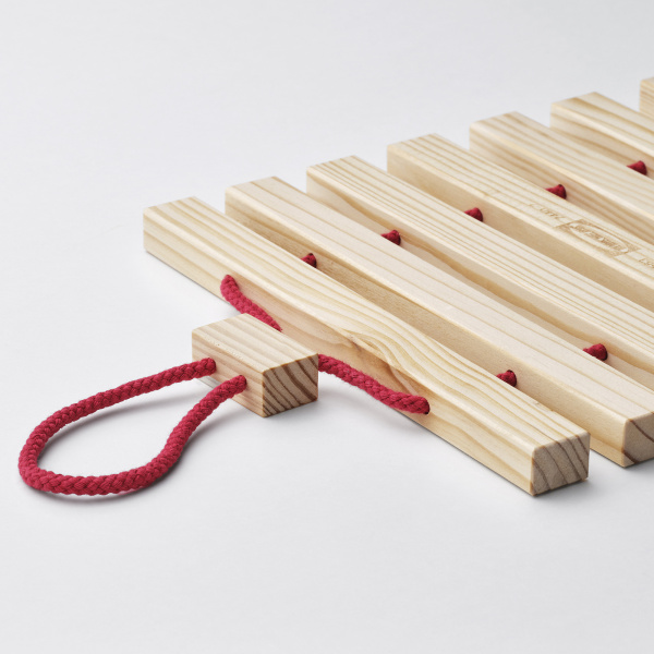 70602173 Подставка под горячее раздвижная, ярко-красный/сосна, 16-32x20 см