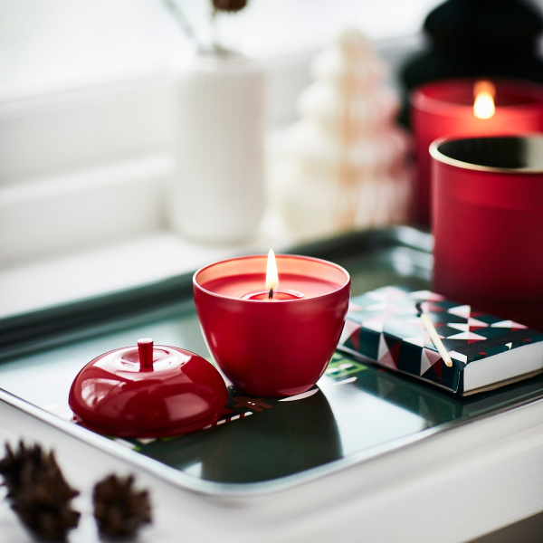 50599911 Ароматическая свеча в форме яблока в металлическом контейнере / Зимние яблоки/ корица, красный, 24 часа