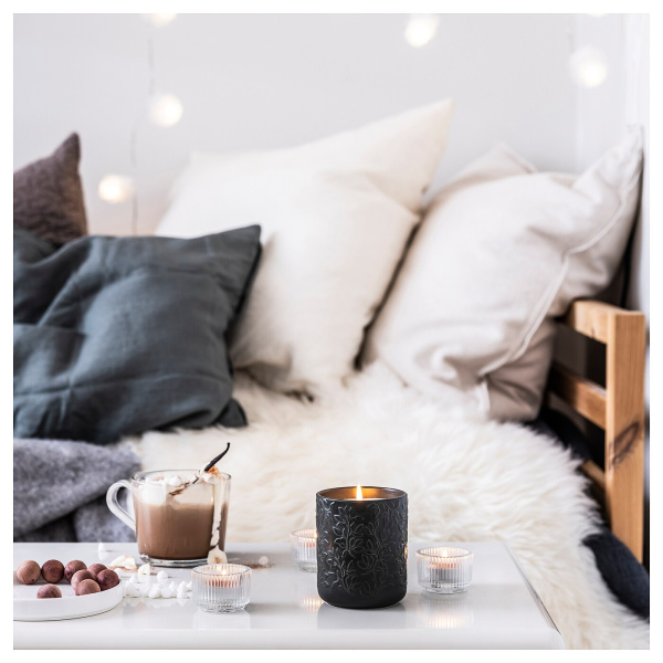 10533620 Ароматическая свеча в керамическом стакане, кедр и ваниль/бледный серо-зеленый, 45 часов