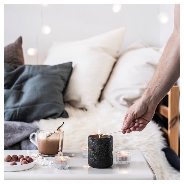 10533620 Ароматическая свеча в керамическом стакане, кедр и ваниль/бледный серо-зеленый, 45 часов