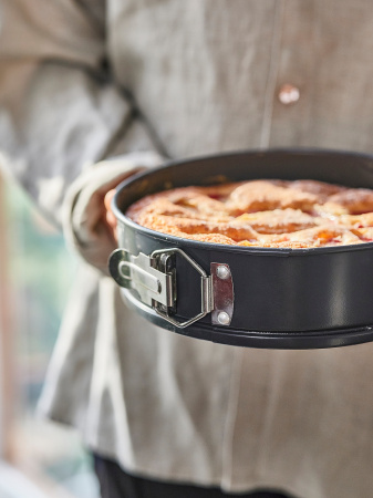 90522302 Форма д/выпекания со съемным дном, темно-серый,22 см