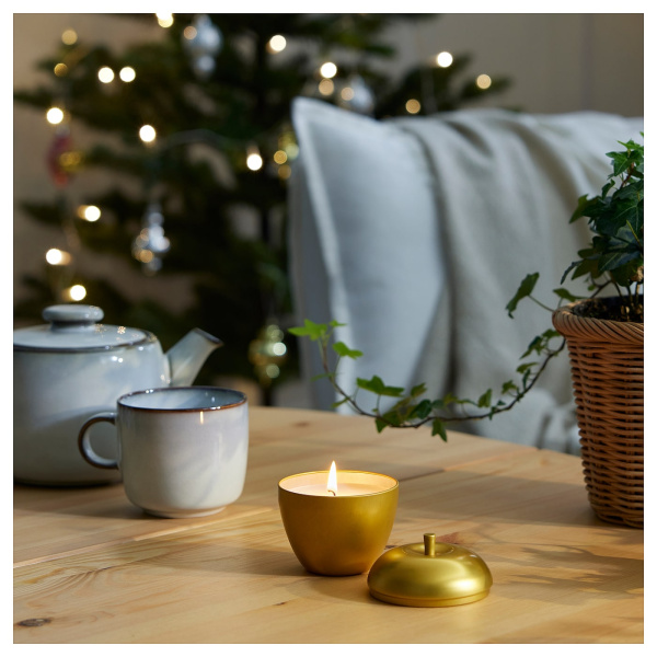 90555019 Ароматическая свеча в форме яблока в металлическом контейнере / Зимние яблоки, цвет золотистый, 24 часа